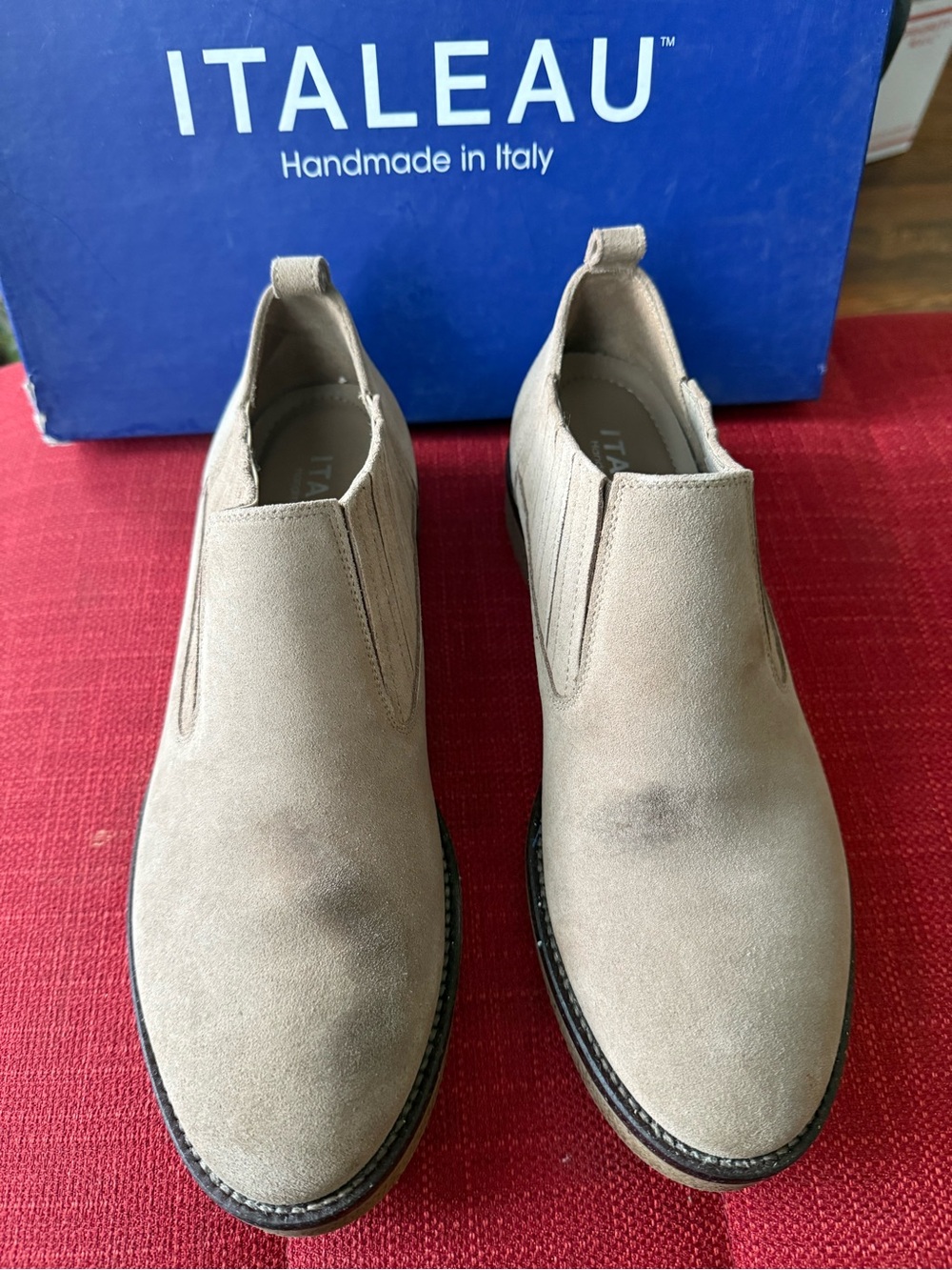 Italeau Men’s Beige Suede Chukka Boots